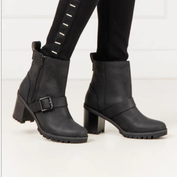 UGG Shoes - Ugg Fern Waterproof Bootie